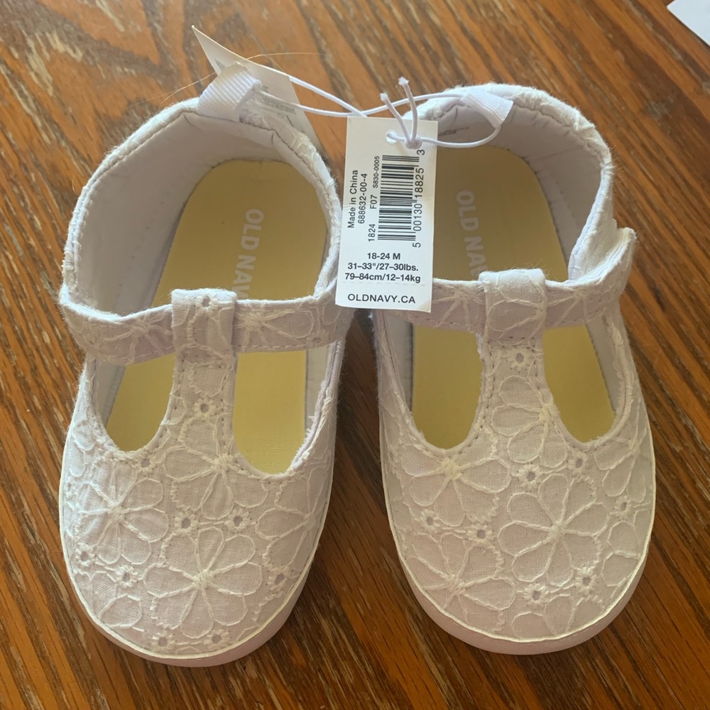 Old Navy White Floral Kids Dress Shoes